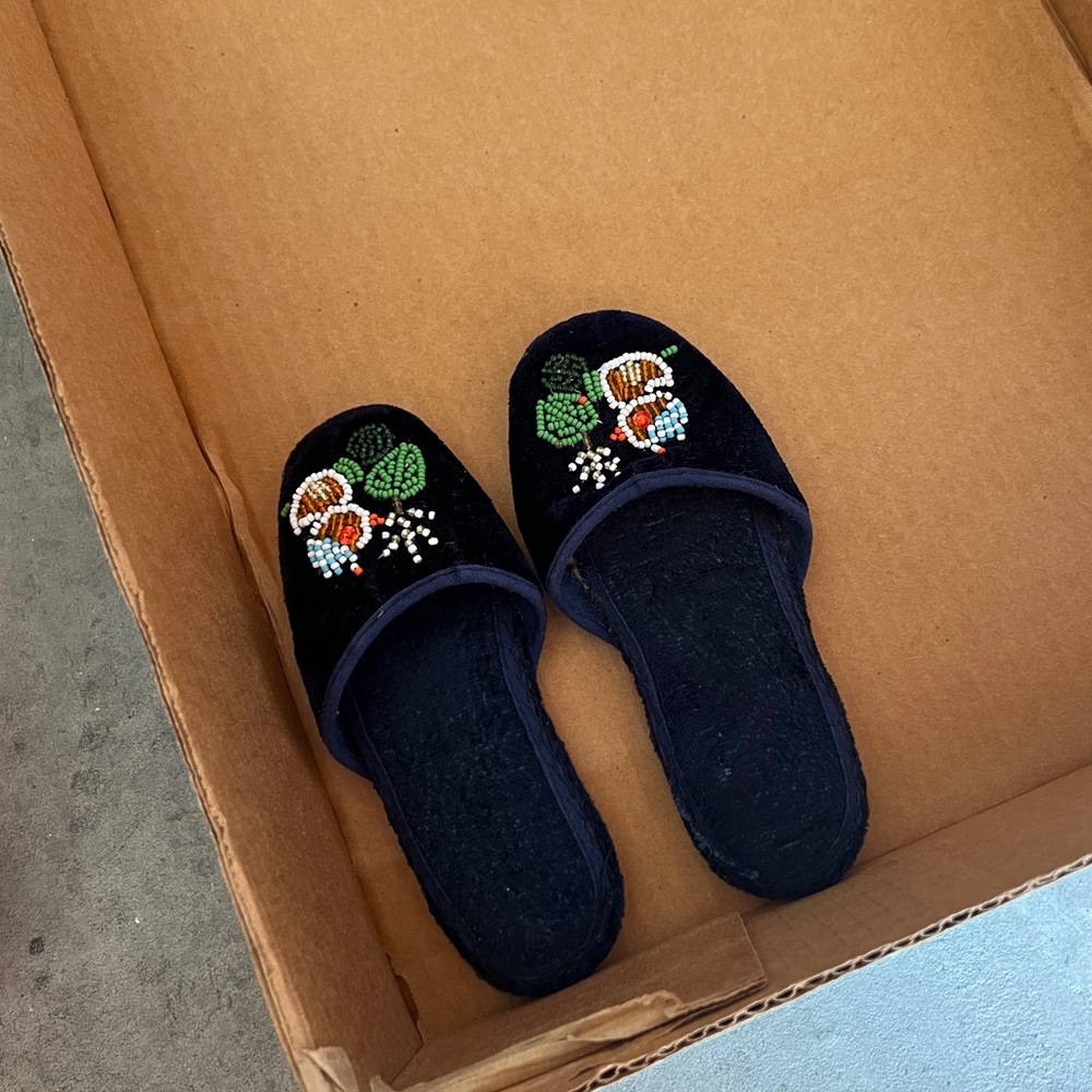 Girls embroidered bead slippers